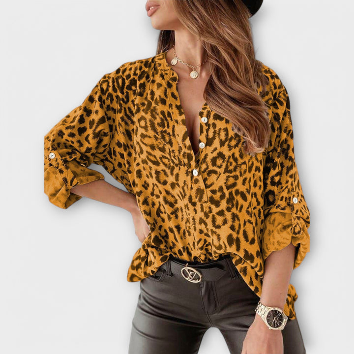 Iara |Blusa moderna com estampado leopardo