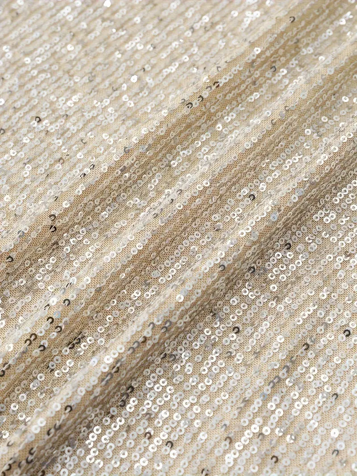 Vestido de festa com lantejoulas e contraste