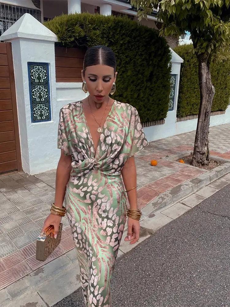 Constança | Vestido Floral com Plissado e Decote V