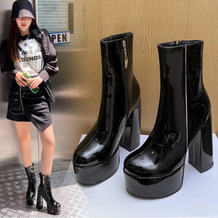 Carina –Botas com plataforma super alta com charme e confiança