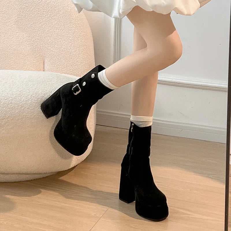 Amalia – Botas de estilo urbano com personalidade e confiança