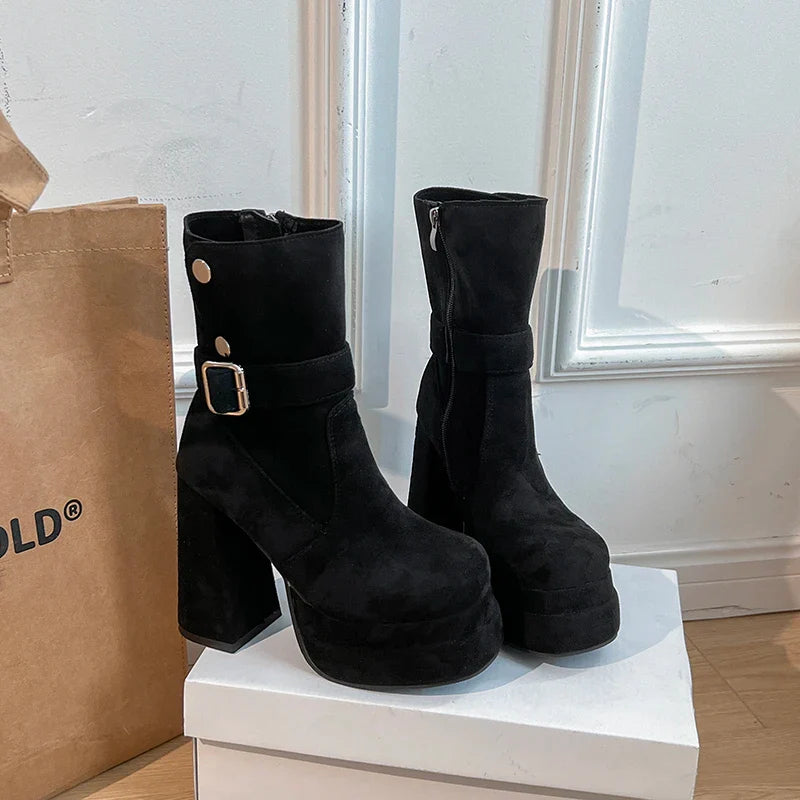 Amalia – Botas de estilo urbano com personalidade e confiança