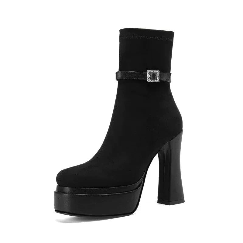 Yanete – Botas de plataforma de luxo com conforto e estilo em cada passo