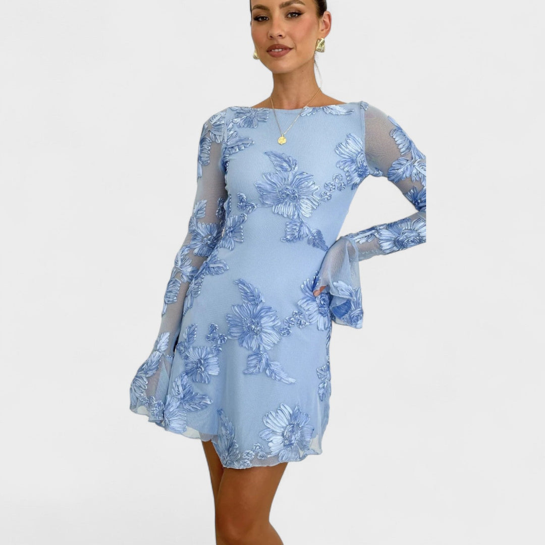 Julia - Vestido com encanto floral